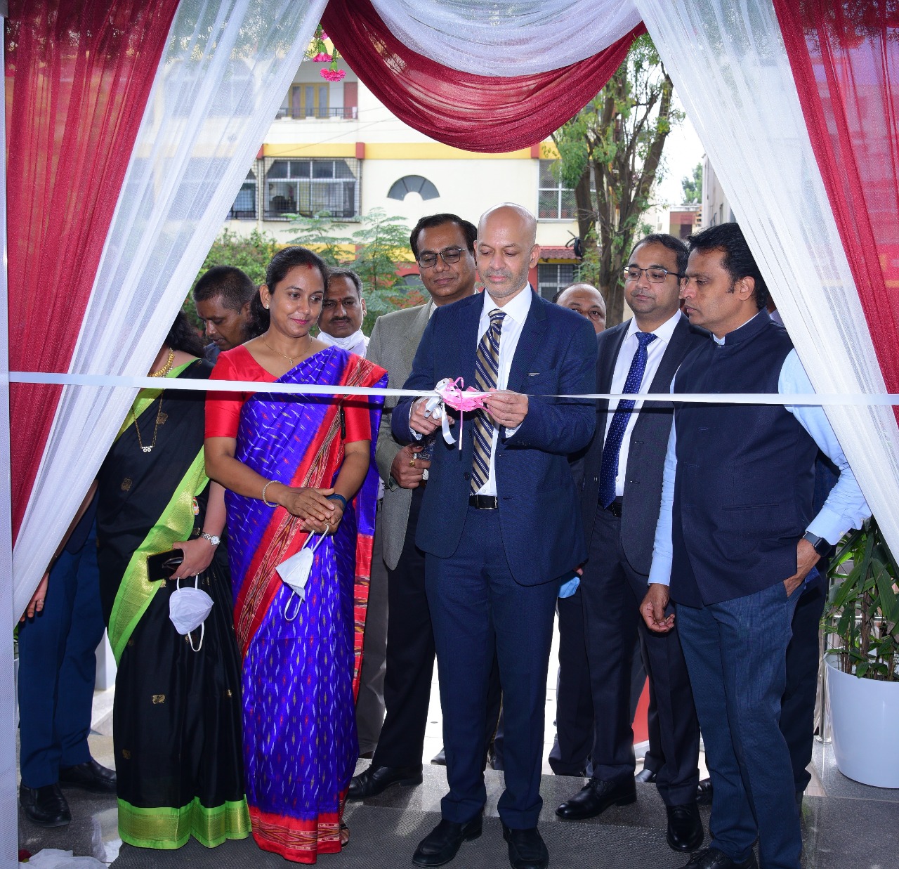 2 Dr. Vijay Kumar Vemuri Group Chief Operating Officer CTSI lighting the lamp